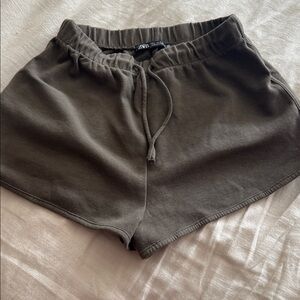 Zara brown Casual comfy Shorts size small. Worn once